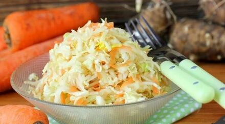 Salad made from cabbage cabbage and artichoke in Jerusalem
